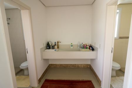 Casa de condomínio para alugar com 345m², 5 quartos e 4 vagasBanheiro da Suíte 1