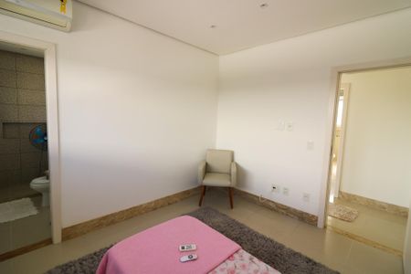 Casa de condomínio para alugar com 345m², 5 quartos e 4 vagasSuíte 2