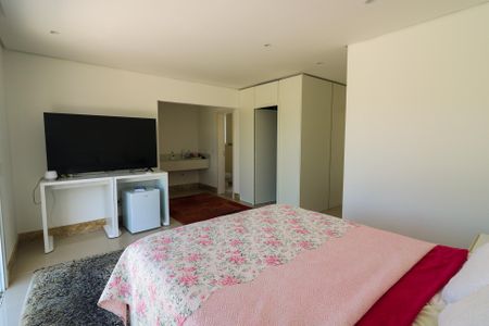 Casa de condomínio para alugar com 345m², 5 quartos e 4 vagasSuíte 1