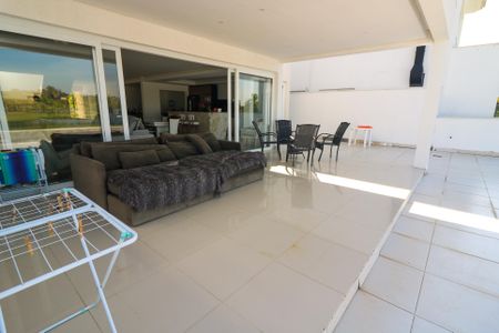 Casa de condomínio para alugar com 345m², 5 quartos e 4 vagasVaranda da Sala