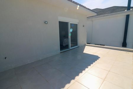 Casa de condomínio para alugar com 345m², 5 quartos e 4 vagasSacada da suíte 1