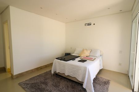 Casa de condomínio para alugar com 345m², 5 quartos e 4 vagasSuíte 3