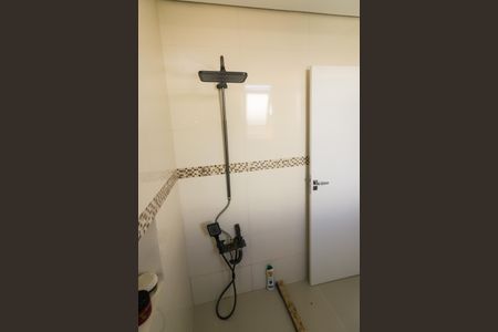 Casa de condomínio para alugar com 345m², 5 quartos e 4 vagasBanheiro da Suíte 1