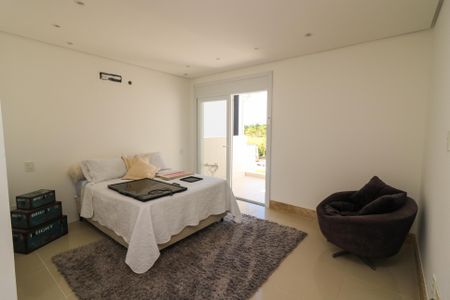 Casa de condomínio para alugar com 345m², 5 quartos e 4 vagasSuíte 3
