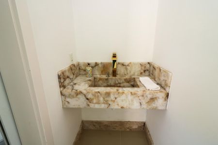 Casa de condomínio para alugar com 345m², 5 quartos e 4 vagasLavabo