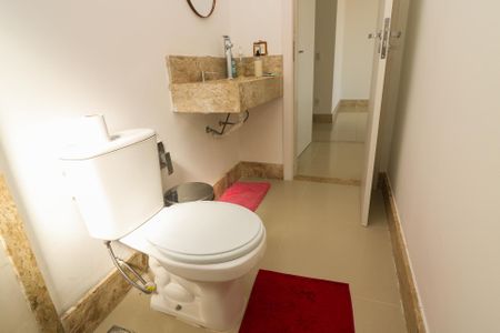 Casa de condomínio para alugar com 345m², 5 quartos e 4 vagasBanheiro da Suíte 4