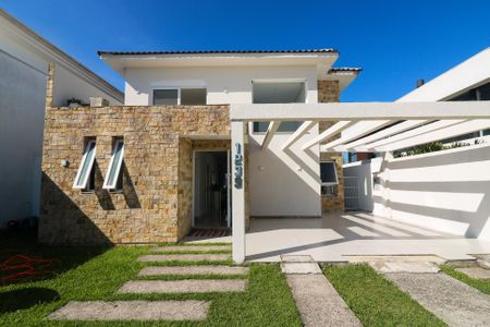 Casa de condomínio para alugar com 345m², 5 quartos e 4 vagasFachada