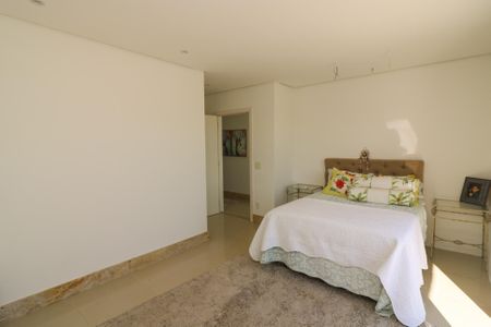 Casa de condomínio para alugar com 345m², 5 quartos e 4 vagasSuíte 4