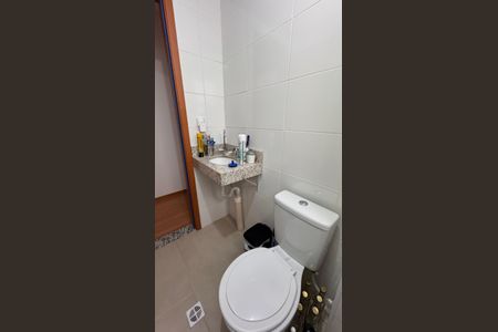 Apartamento à venda com 57m², 2 quartos e 1 vaga Apartamento à venda com 57m², 2 quartos e 1 vagaBanheiro