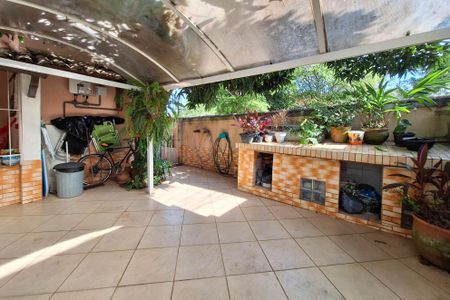 Casa à venda com 310m², 3 quartos e 2 vagasQuintal