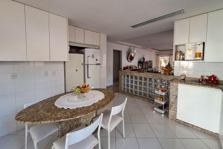 Casa à venda com 310m², 3 quartos e 2 vagasCozinha