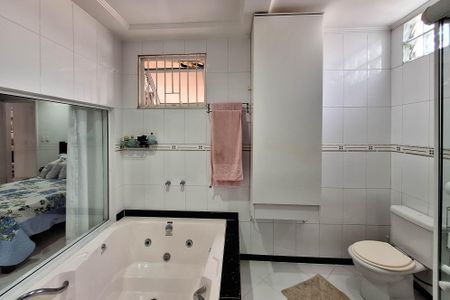 Casa à venda com 310m², 3 quartos e 2 vagasBanheiro da Suíte 2