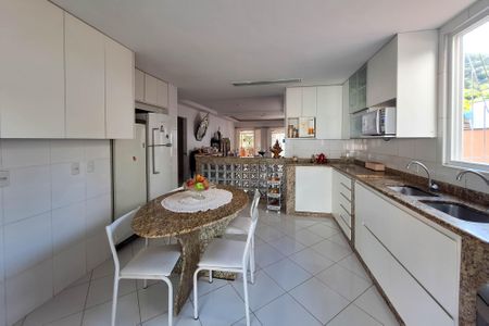 Casa à venda com 310m², 3 quartos e 2 vagasCozinha