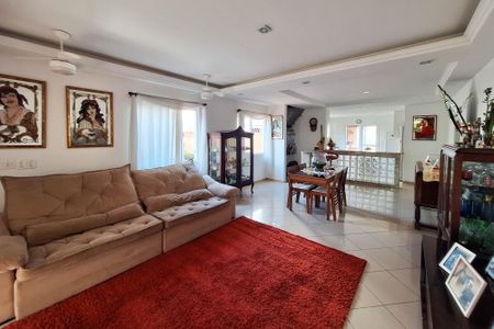 Casa à venda com 310m², 3 quartos e 2 vagasSala