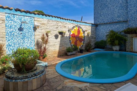 Casa à venda com 310m², 3 quartos e 2 vagasQuintal