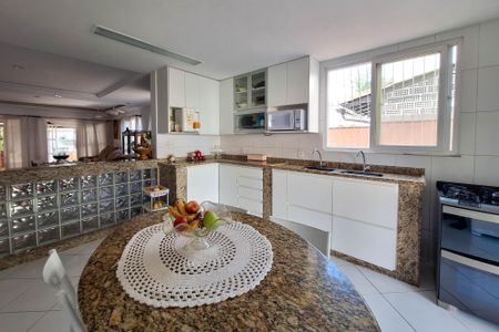 Casa à venda com 310m², 3 quartos e 2 vagasCozinha