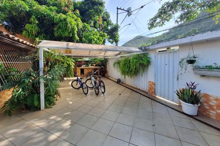 Casa à venda com 310m², 3 quartos e 2 vagasQuintal