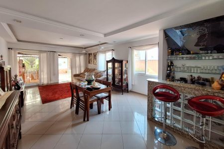 Casa à venda com 310m², 3 quartos e 2 vagasSala