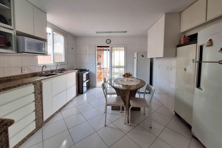 Casa à venda com 310m², 3 quartos e 2 vagasCozinha