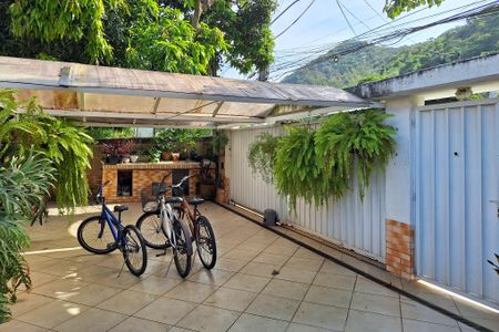 Casa à venda com 310m², 3 quartos e 2 vagasQuintal