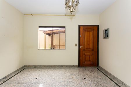 Casa de condomínio à venda com 75m², 2 quartos e 3 vagasSala