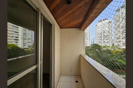 Apartamento à venda com 86m², 3 quartos e 1 vaga Apartamento à venda com 86m², 3 quartos e 1 vagaVaranda