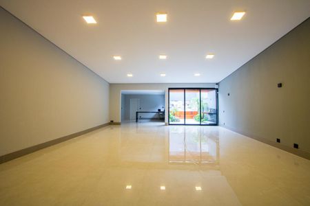 Casa à venda com 262m², 3 quartos e 3 vagasSala