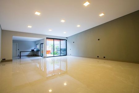 Casa à venda com 262m², 3 quartos e 3 vagasSala