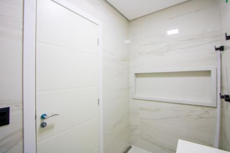 Casa à venda com 262m², 3 quartos e 3 vagasBanheiro do quarto 1