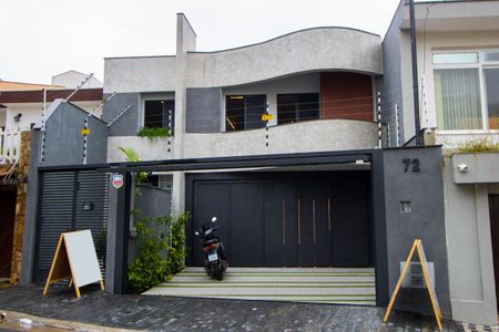 Casa à venda com 262m², 3 quartos e 3 vagasFachada