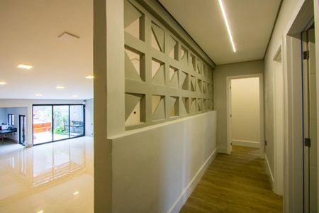 Casa à venda com 262m², 3 quartos e 3 vagasCorredor
