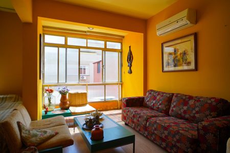 Sala de apartamento para alugar com 1 quarto, 50m² em Floresta, Porto Alegre