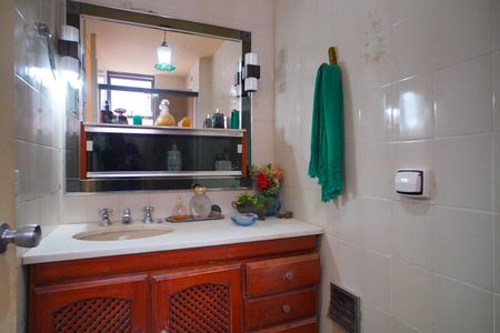 Banheiro de apartamento para alugar com 1 quarto, 50m² em Floresta, Porto Alegre