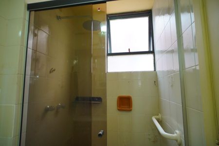 Banheiro  de apartamento para alugar com 1 quarto, 50m² em Floresta, Porto Alegre