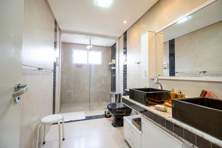 Casa à venda com 184m², 5 quartos e 3 vagasBanheiro da suíte 05