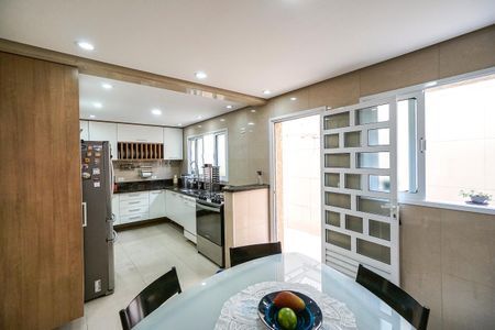 Casa à venda com 184m², 5 quartos e 3 vagasCozinha