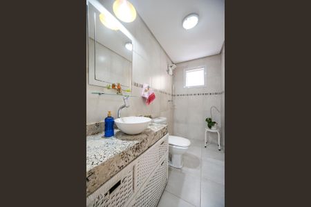 Casa à venda com 184m², 5 quartos e 3 vagasBanheiro da suíte 01