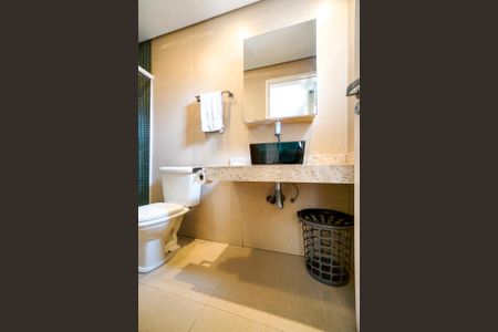 Casa à venda com 184m², 5 quartos e 3 vagasBanheiro da suíte 04