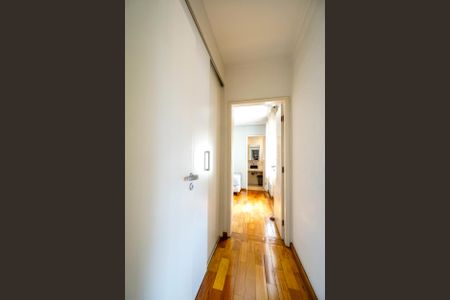 Casa à venda com 184m², 5 quartos e 3 vagasCorredor dos quartos