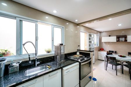 Casa à venda com 184m², 5 quartos e 3 vagasCozinha