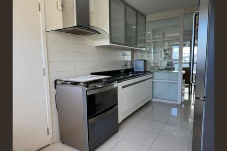 Apartamento à venda com 211m², 4 quartos e 3 vagasFoto 09