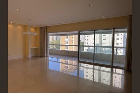 Apartamento à venda com 211m², 4 quartos e 3 vagasFoto 02