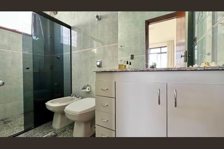 Apartamento à venda com 260m², 4 quartos e 2 vagasBanheiro 2