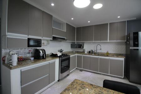 Casa de condomínio à venda com 350m², 4 quartos e 2 vagasCozinha