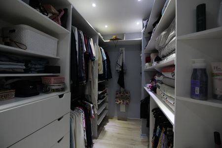 Casa de condomínio à venda com 350m², 4 quartos e 2 vagasQuarto 4 - Closet