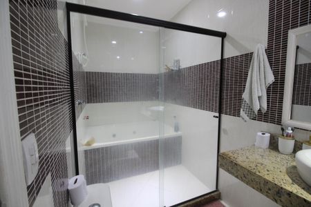 Casa de condomínio à venda com 350m², 4 quartos e 2 vagasQuarto 4 - Banheiro