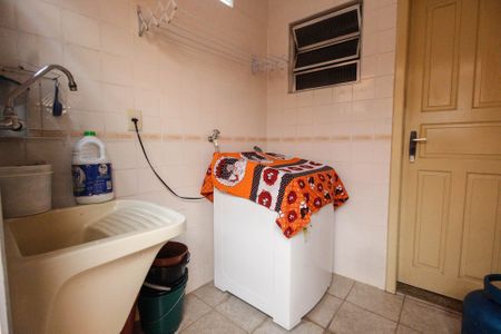 Casa à venda com 248m², 3 quartos e 2 vagasÁrea de serviço