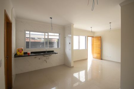 Casa à venda com 100m², 3 quartos e 2 vagas Casa à venda com 100m², 3 quartos e 2 vagasSala e Cozinha