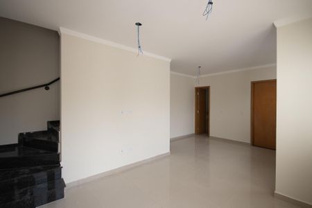 Casa à venda com 100m², 3 quartos e 2 vagas Casa à venda com 100m², 3 quartos e 2 vagasSala e Cozinha