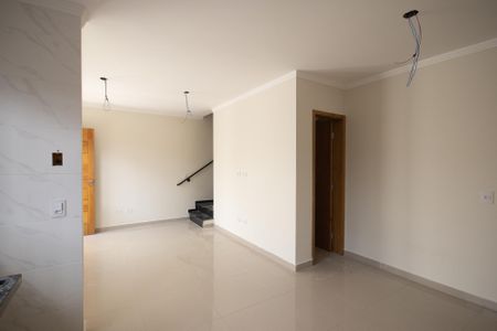 Casa à venda com 100m², 3 quartos e 2 vagas Casa à venda com 100m², 3 quartos e 2 vagasSala e Cozinha